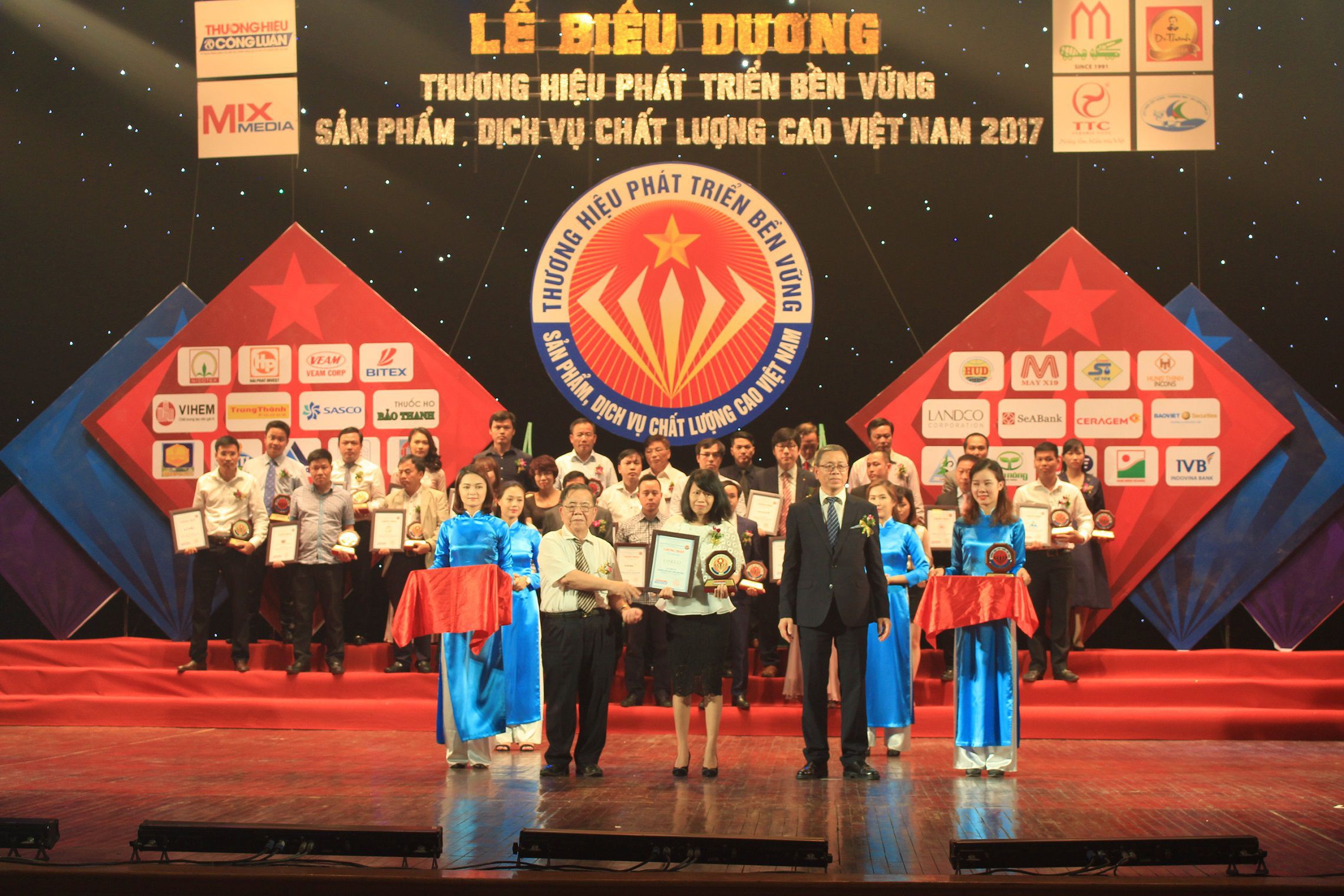 5Landco tu hao vinh danh top 50 thuong hieu phat trien ben vung san pham chat luong cao VN 2017