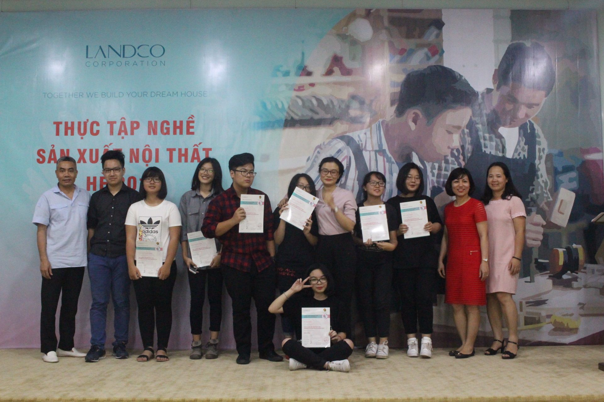 25 Landco thuc tap nghe san xuat noi that he 2017